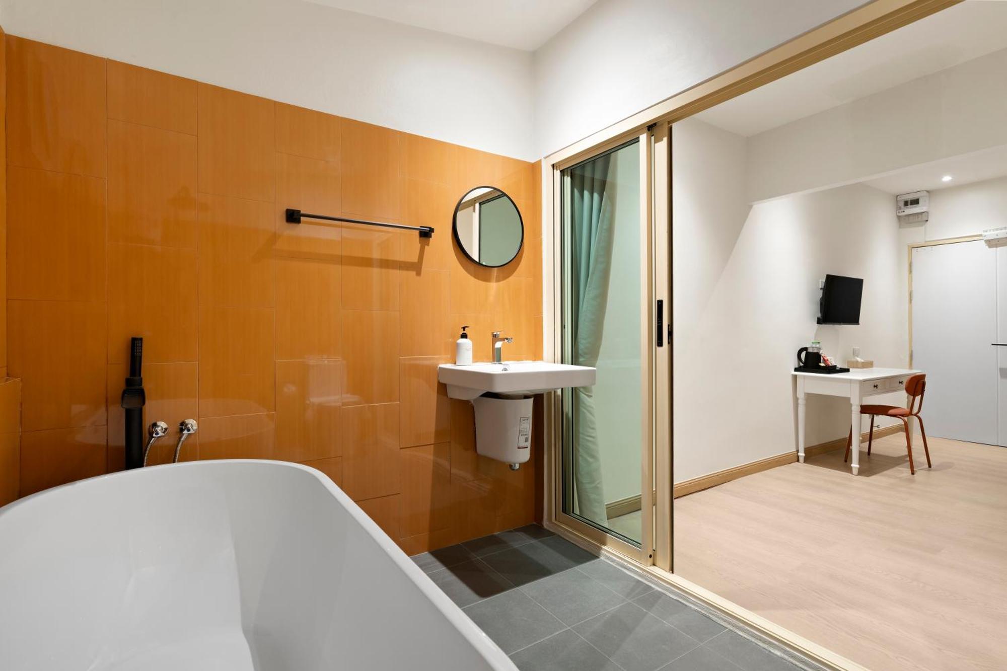 Horange Phuket Town Hotel Room photo